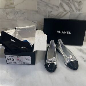 CHANEL Women's Black and Silver Flats sz 38 RARE Combo